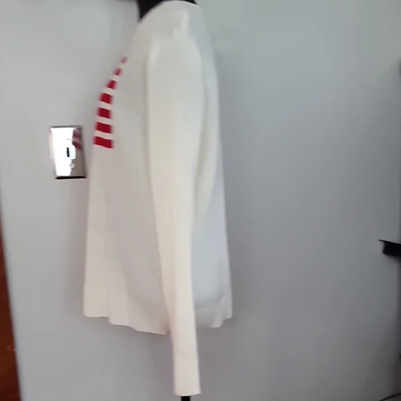 Red and White Crew Neck Sweater with Flag Design - Picture 5 of 8